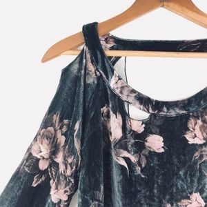 Cha Sor floral velvet cutout top, NWT